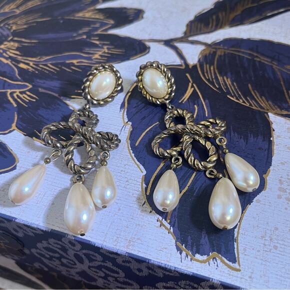 LES BERNARD Unsigned Vintage 80s Runway Large Pearl Gold Rope Dangle Earrings D2 - Picture 2 of 8